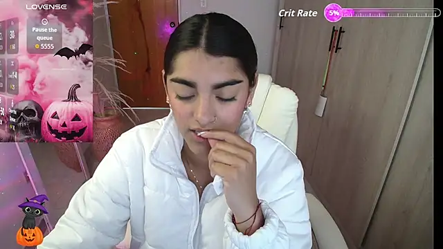 Snapshot of amarasilk_ chatting on 11/06/25, 02:43 amarasilk online show from 11/06/25, 02:43