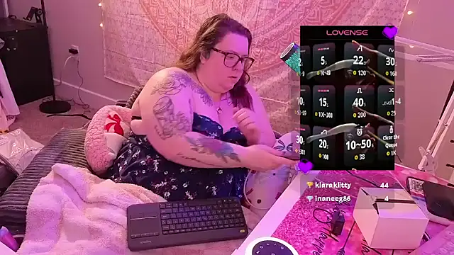 Snapshot of brookenicole3003 chatting on 04/15/26, 01:55 brookenicole3003 online show from 04/15/26, 01:55