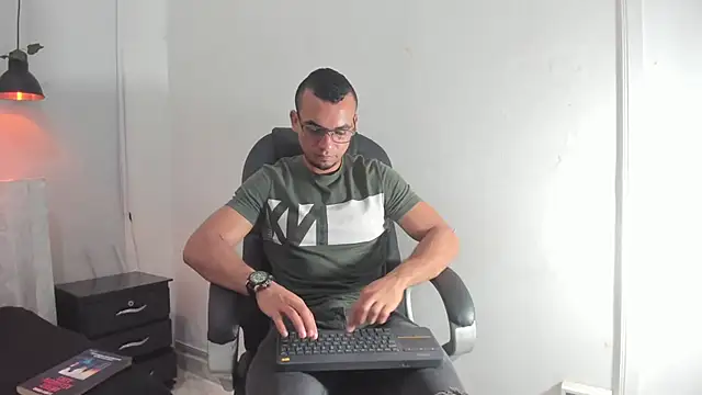 johan miller0 online show from 11/22/25, 12:48