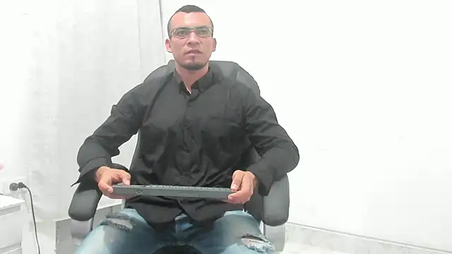 johan miller0 online show from 11/08/25, 04:27