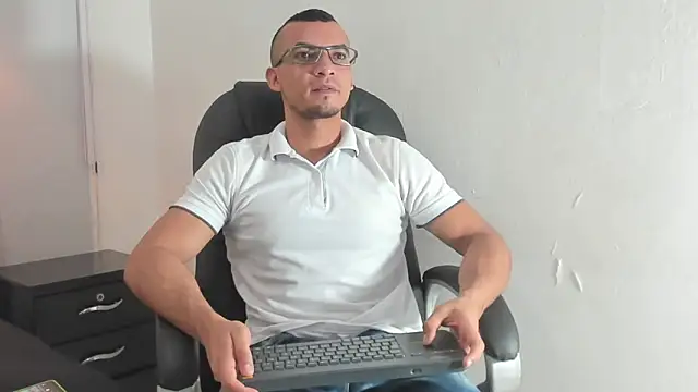 johan miller0 online show from 11/29/25, 12:05