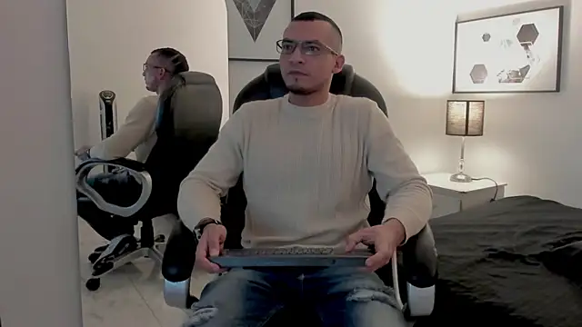 johan miller0 online show from 12/22/25, 05:51