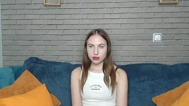 Snapshot of MellinGiG chatting on 10/07/25, 04:57 MellinGiG online show from 10/07/25, 04:57