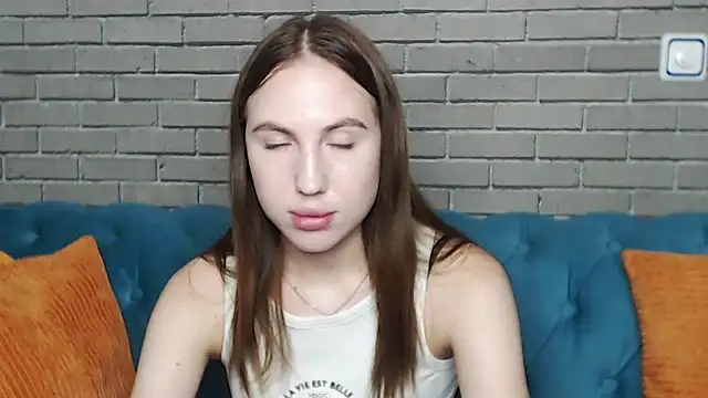 Snapshot of MellinGiG chatting on 09/15/25, 04:57 MellinGiG online show from 09/15/25, 04:57