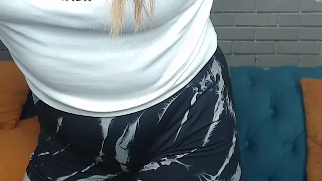 Snapshot of MellinGiG chatting on 09/13/25, 04:45 MellinGiG online show from 09/13/25, 04:45