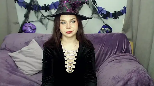 GloriyaDre online show from 10/31/25, 05:59