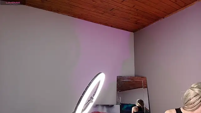 Electra Gosselin online show from 10/31/25, 03:14