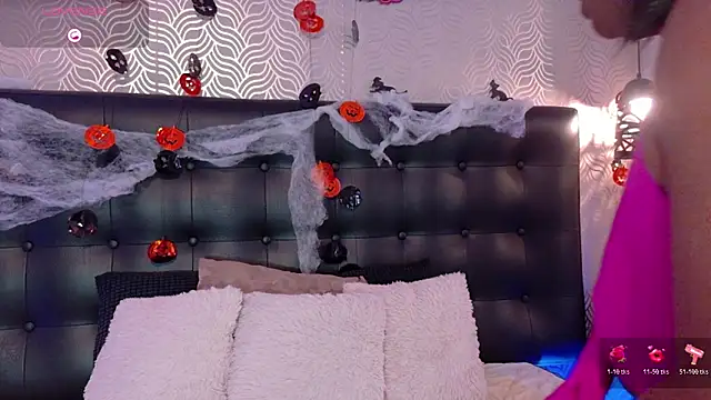 NaiaraMasson  online show from 10/21/25, 12:04