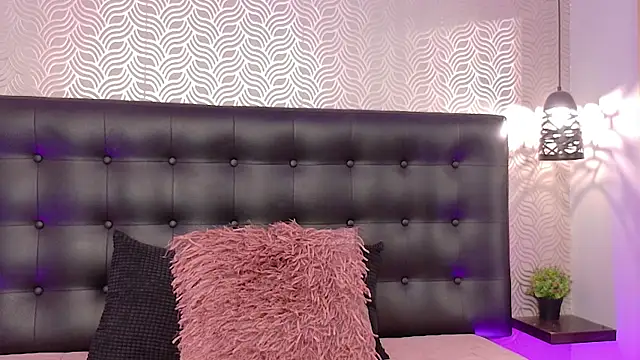 Snapshot of NaiaraMasson_ chatting on 07/10/26, 11:54 NaiaraMasson online show from 07/10/26, 11:54