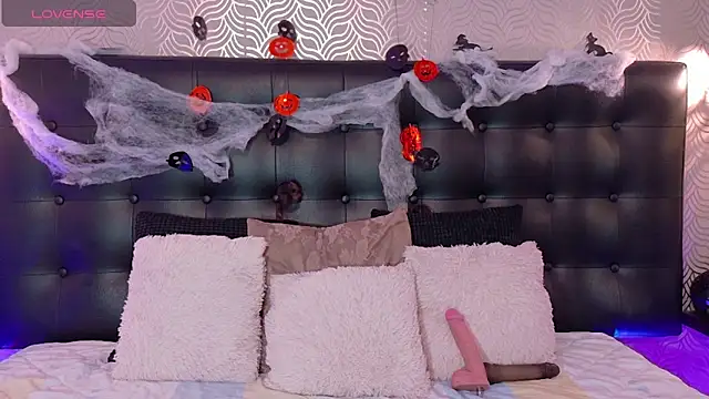 NaiaraMasson  online show from 10/27/25, 12:28