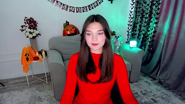 Snapshot of DivineAmour chatting on 10/11/25, 04:13 DivineAmour online show from 10/11/25, 04:13