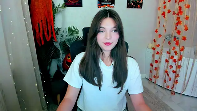 Snapshot of DivineAmour chatting on 10/16/25, 12:35 DivineAmour online show from 10/16/25, 12:35