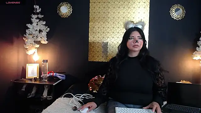 kinky momm online show from 10/27/25, 01:34