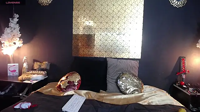 Snapshot of kinky_momm chatting on 03/24/26, 03:23 kinky momm online show from 03/24/26, 03:23