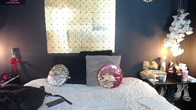 Snapshot of kinky_momm chatting on 02/18/26, 02:57 kinky momm online show from 02/18/26, 02:57