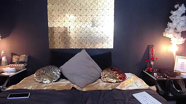 Snapshot of kinky_momm chatting on 04/11/26, 04:54 kinky momm online show from 04/11/26, 04:54