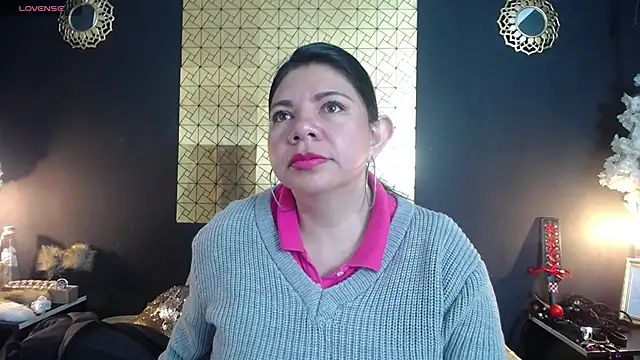 Snapshot of kinky_momm chatting on 03/13/26, 02:11 kinky momm online show from 03/13/26, 02:11