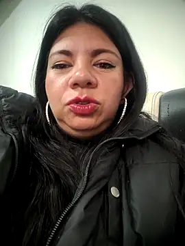 Snapshot of kinky_momm chatting on 02/14/26, 03:01 kinky momm online show from 02/14/26, 03:01