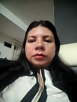 Snapshot of kinky_momm chatting on 01/14/26, 04:10 kinky momm online show from 01/14/26, 04:10