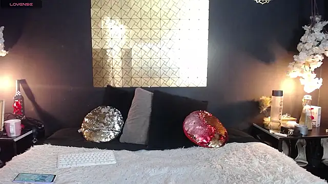 Snapshot of kinky_momm chatting on 01/15/26, 03:15 kinky momm online show from 01/15/26, 03:15