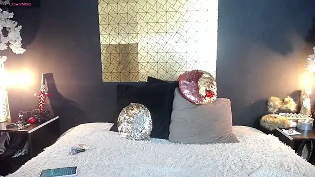 Snapshot of kinky_momm chatting on 02/15/26, 03:33 kinky momm online show from 02/15/26, 03:33