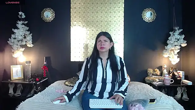 Snapshot of kinky_momm chatting on 02/20/26, 03:03 kinky momm online show from 02/20/26, 03:03