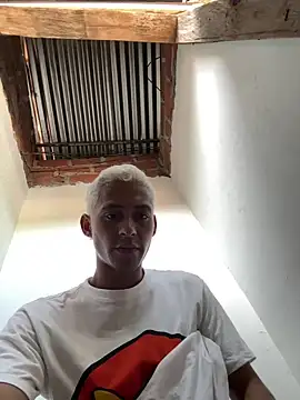 Boy hot- online show from 03/11/26, 06:35