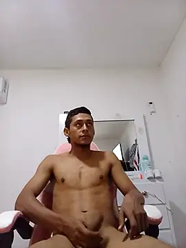 Boy hot- online show from 09/18/25, 04:26