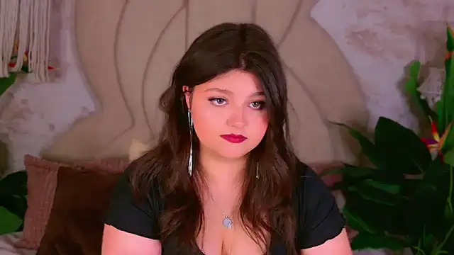 Snapshot of UR_BELLA chatting on 09/30/25, 09:37 UR BELLA online show from 09/30/25, 09:37