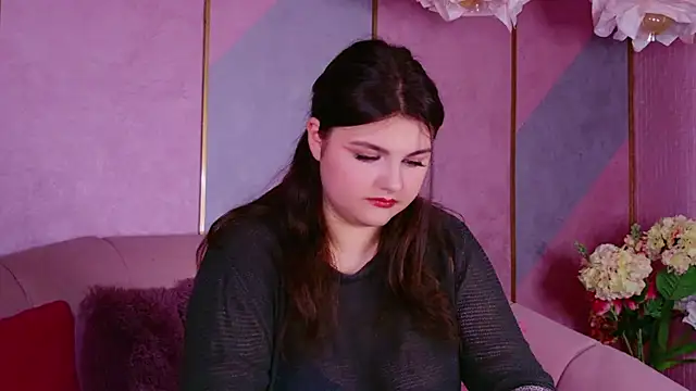 Snapshot of UR_BELLA chatting on 10/18/25, 11:12 UR BELLA online show from 10/18/25, 11:12