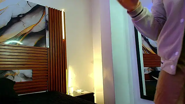 Evelin thompsson online show from 11/19/25, 03:06