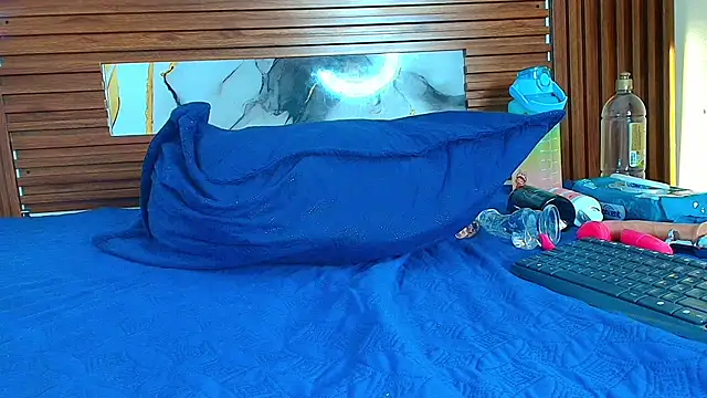 Evelin thompsson online show from 11/29/25, 03:17