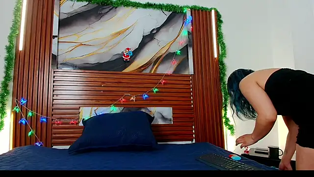 Evelin thompsson online show from 12/14/25, 03:13