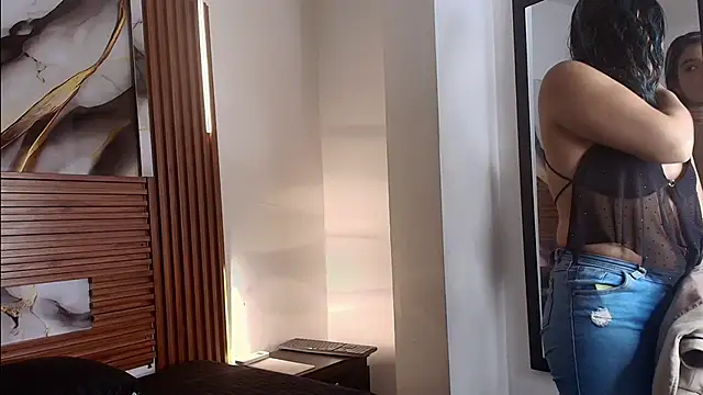 Evelin thompsson online show from 10/25/25, 03:06