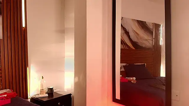 Evelin thompsson online show from 10/28/25, 03:40