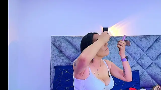 Shantey Laurent online show from 10/13/25, 02:07