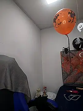 Shantey Laurent online show from 10/29/25, 01:43