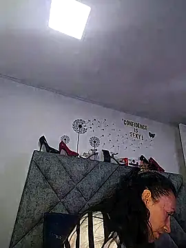 Shantey Laurent online show from 04/23/26, 04:41