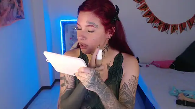 Maddy Vicius19 online show from 10/28/25, 08:41