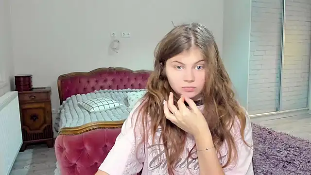 Lilly Jess online show from 11/24/25, 10:21