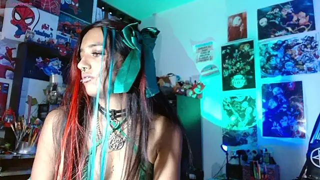 Snapshot of carolinerue chatting on 10/01/25, 10:57 carolinerue online show from 10/01/25, 10:57