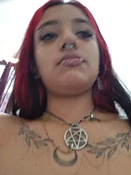 Snapshot of carolinerue chatting on 06/15/26, 06:29 carolinerue online show from 06/15/26, 06:29