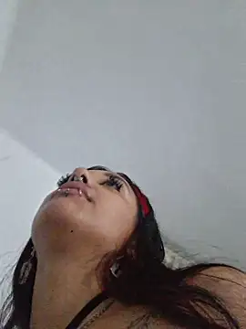 Snapshot of carolinerue chatting on 05/16/26, 01:59 carolinerue online show from 05/16/26, 01:59