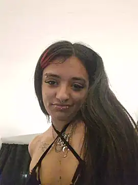Snapshot of carolinerue chatting on 05/16/26, 01:48 carolinerue online show from 05/16/26, 01:48