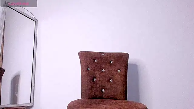 Snapshot of GiuliaCash chatting on 10/18/25, 10:17 GiuliaCash online show from 10/18/25, 10:17
