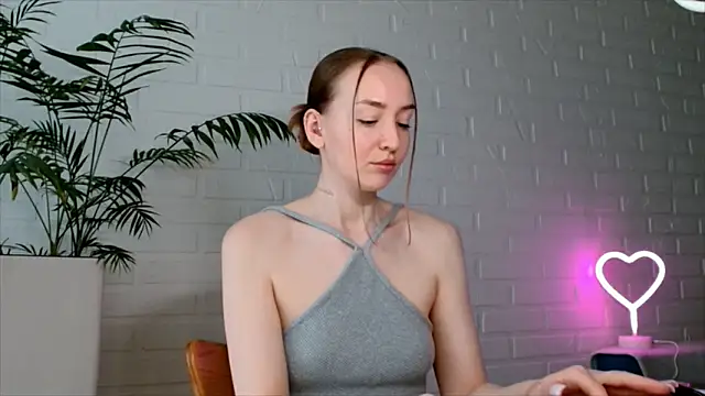 Snapshot of WhitePrincessLuna chatting on 06/19/26, 01:06 WhitePrincessLuna online show from 06/19/26, 01:06