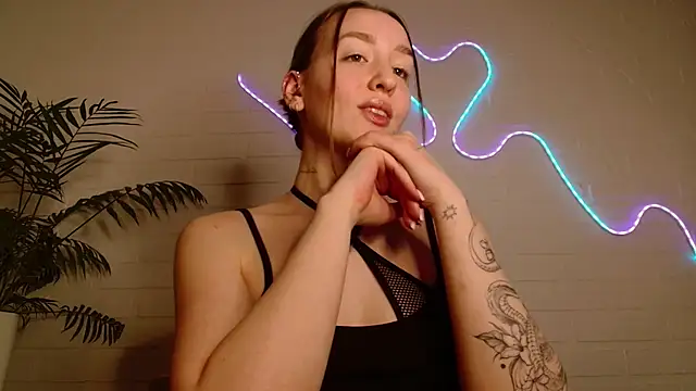 WhitePrincessLuna online show from 02/20/26, 04:42