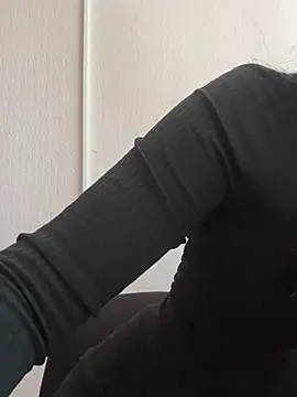 Snapshot of Molly-molly- chatting on 04/15/26, 06:41 Molly-molly- online show from 04/15/26, 06:41