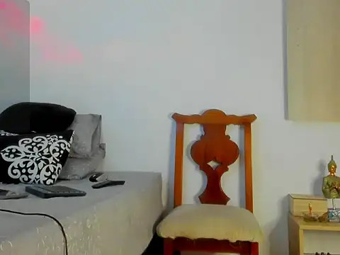 Snapshot of Dusan_greyy chatting on 10/16/25, 04:43 Dusan greyy online show from 10/16/25, 04:43