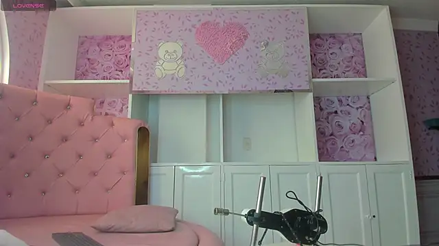 Snapshot of Teffy_Cute_ chatting on 10/13/25, 03:13 Teffy Cute online show from 10/13/25, 03:13